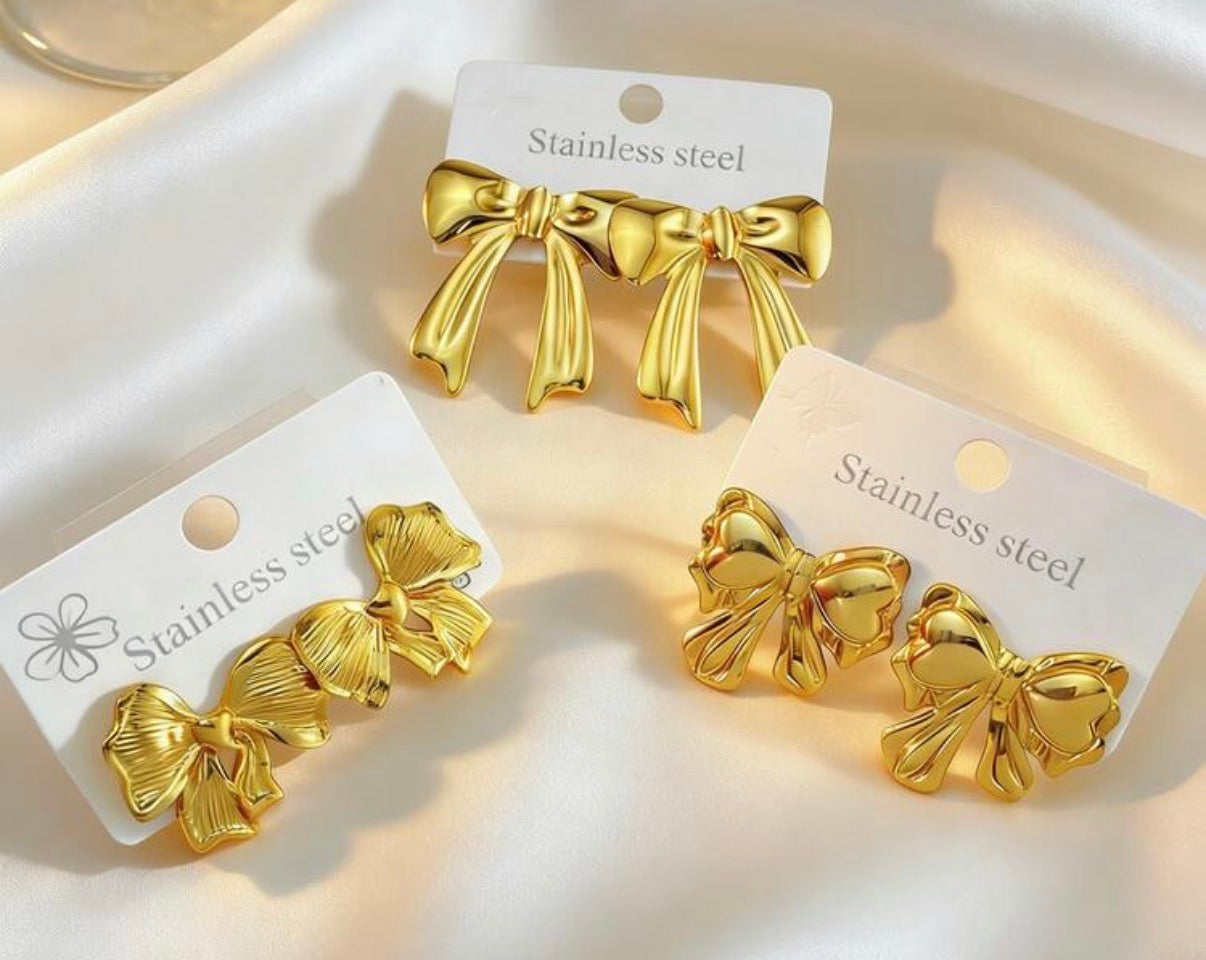 Aretes de lazos en estilos diferentes
